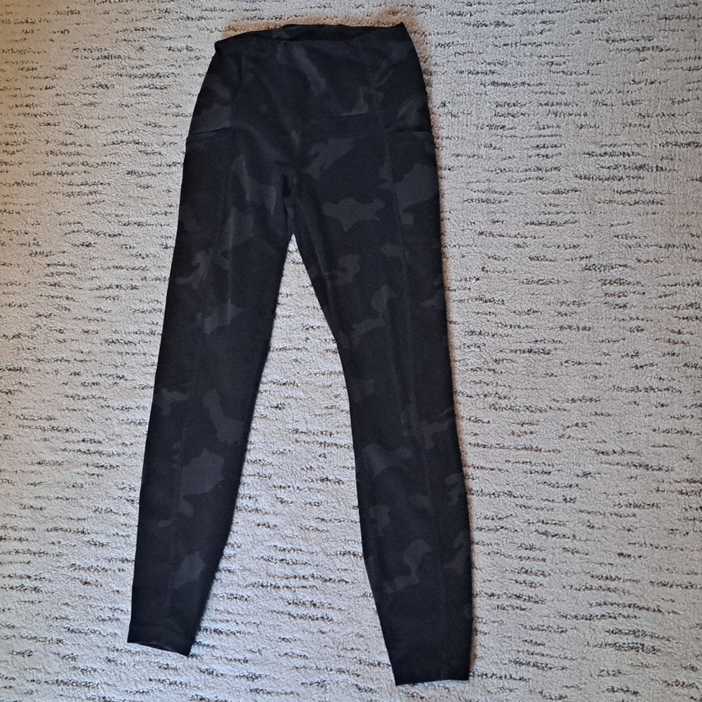 Yogaluoious leggings 2 pair size Small